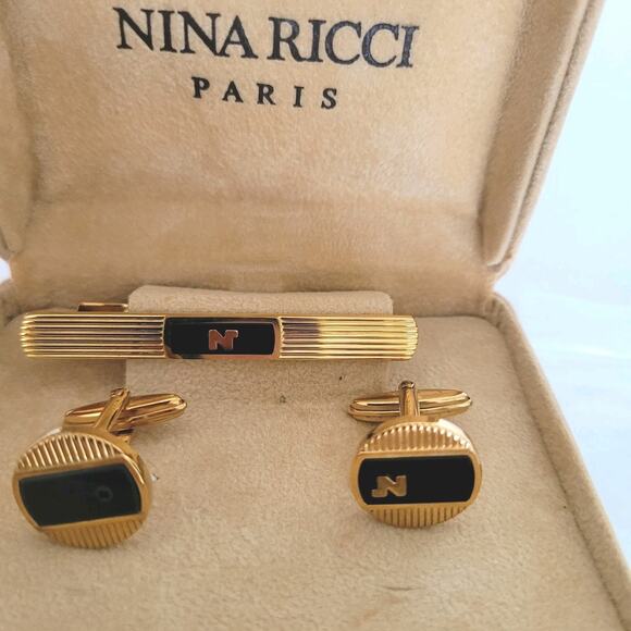 Nina Ricci N French Tie Bar Clip Cufflinks Set Gold Black Tone Logo Round Box - Picture 2 of 8